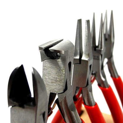 Jeu de 5 pinces/coupe Horotec MSA11.859 sur support en bois pour horloger 
