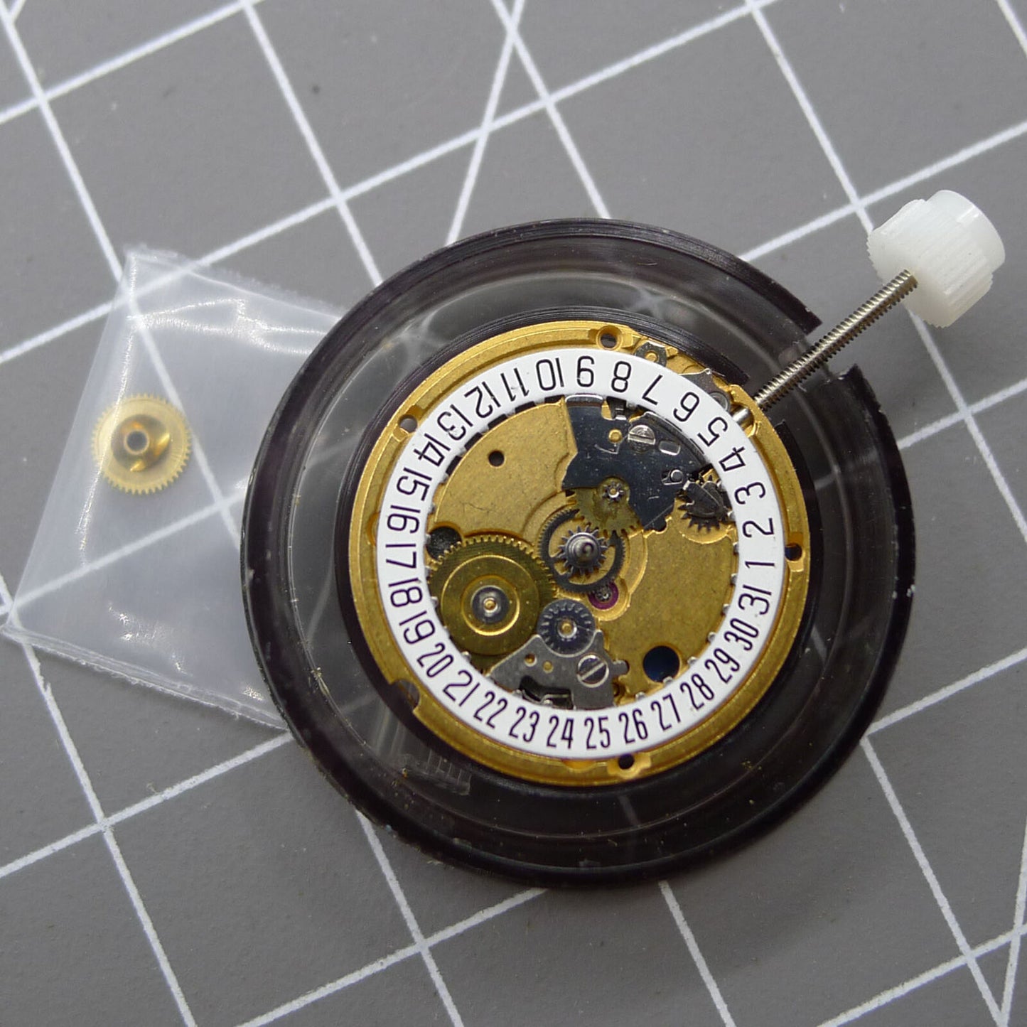 Swiss Made ETA 956.112 quartz watch movement with 3 hands and date display at 6 o'clock.