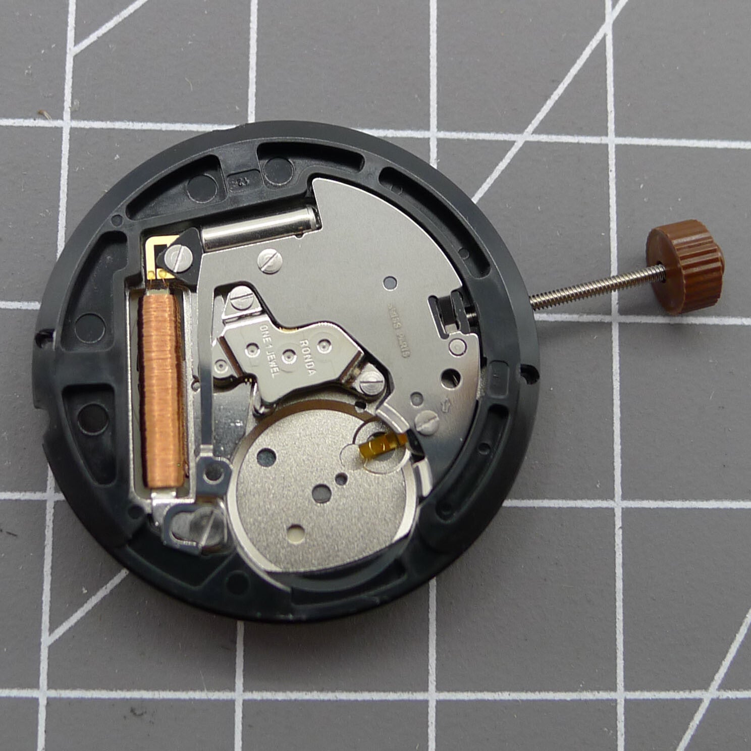Swiss Ronda 515 quartz watch movement with date at 6 o'clock, ensuring accurate timekeeping by Ronda.