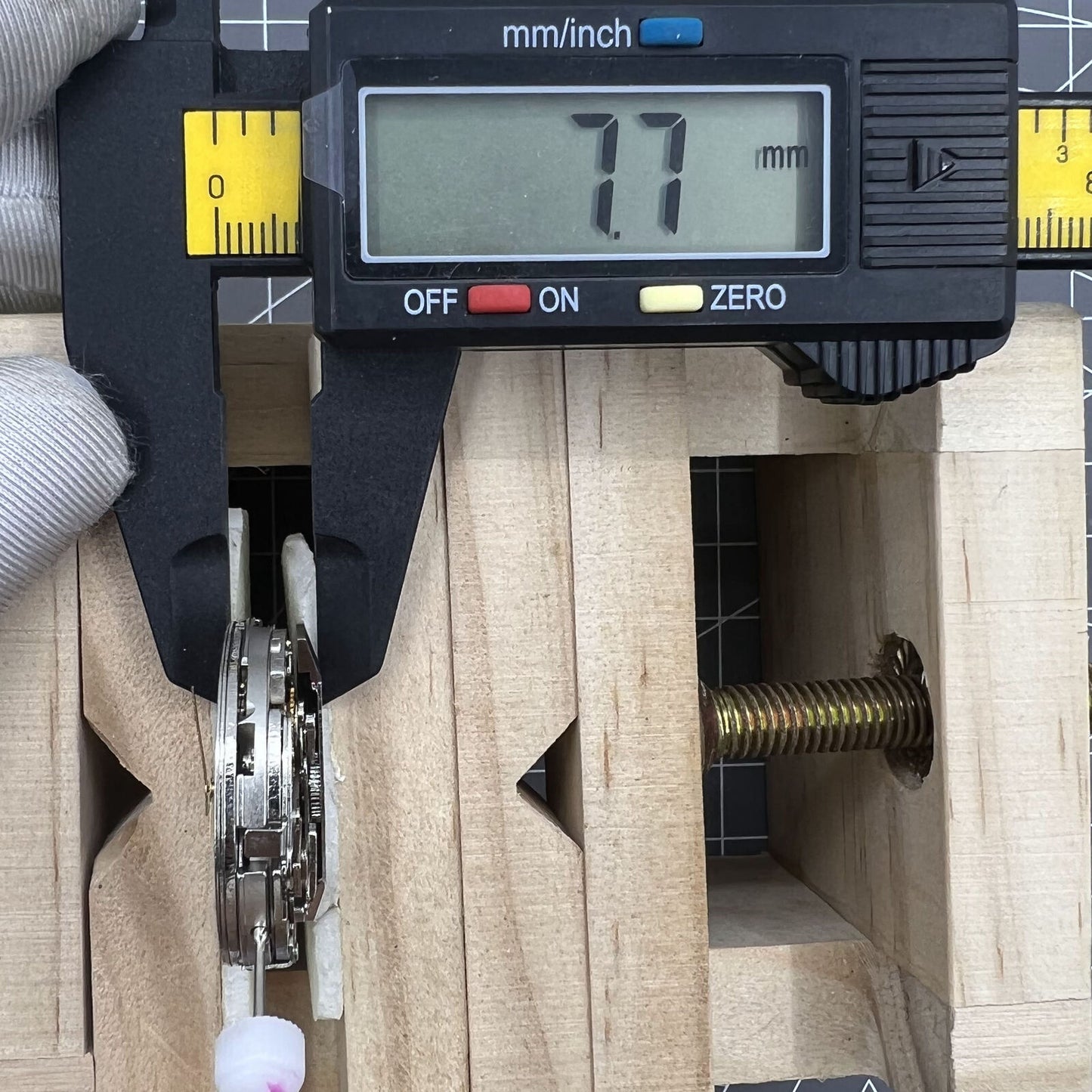 7750 7753 mechanical watch movement with small second at 6 o'clock, three hands