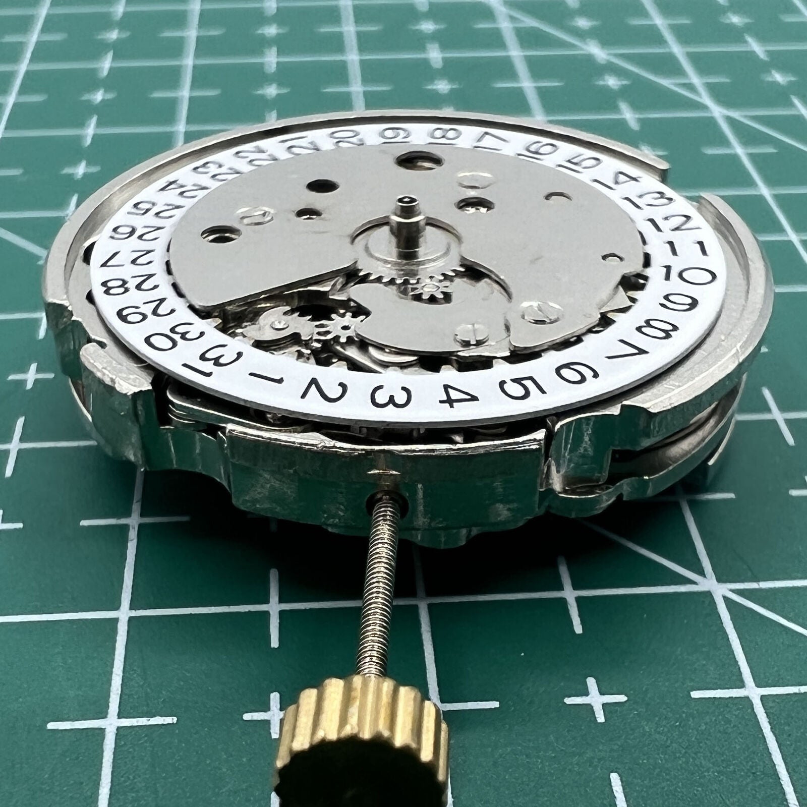 26.5mm 7120 mechanical watch movement with single calendar, three hands, ideal for watch repair parts.