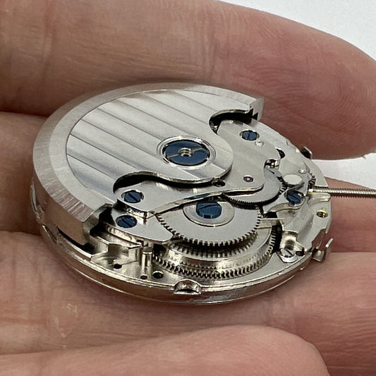 ST10 Automatisches mechanisches Uhrwerk, Datum bei 3, kleine Sekunde am 6./9./12, hergestellt in China 