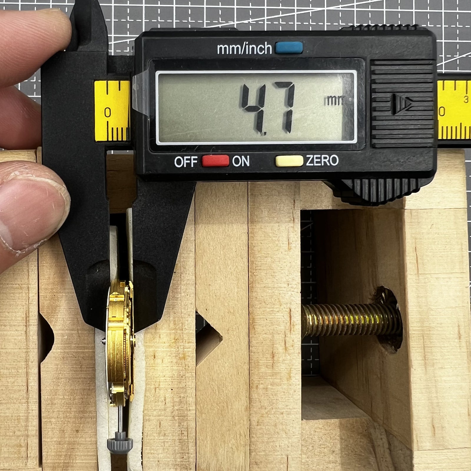 Miyota Automatikuhr mit golden vergoldetem Geh�use und pr�zisem Citizen 8205 Uhrwerk f�r stilvolle Uhrliebhaber