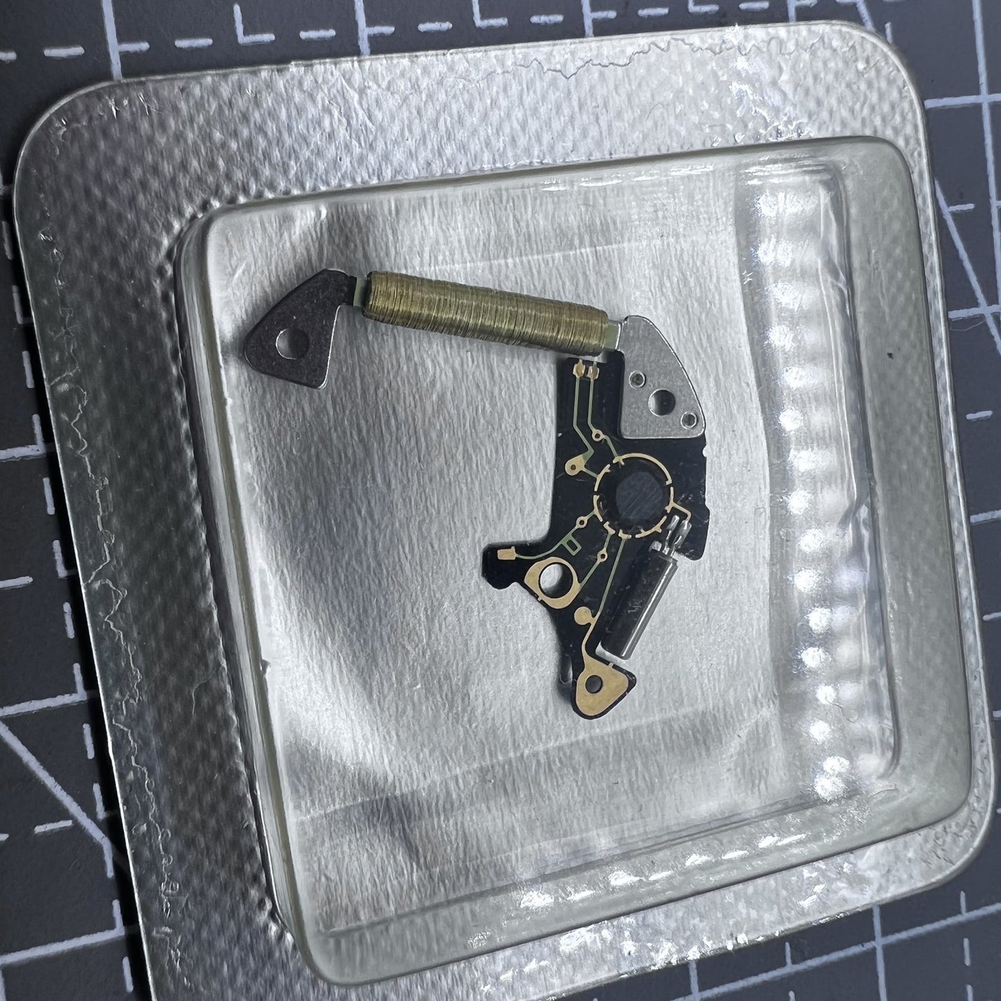 Swiss Leiterplatte compatible with Ronda 1009 1019 quartz movement for precise watch repair.