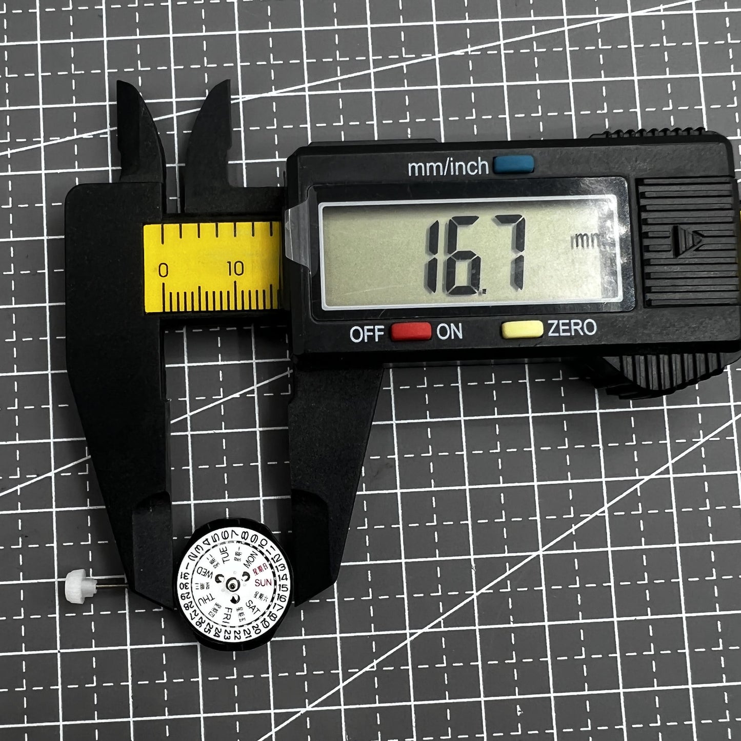 2 Stück Sunon SL25 Uhrwerk mit Datums und Wochentagsanzeige Quarz Uhrwerk