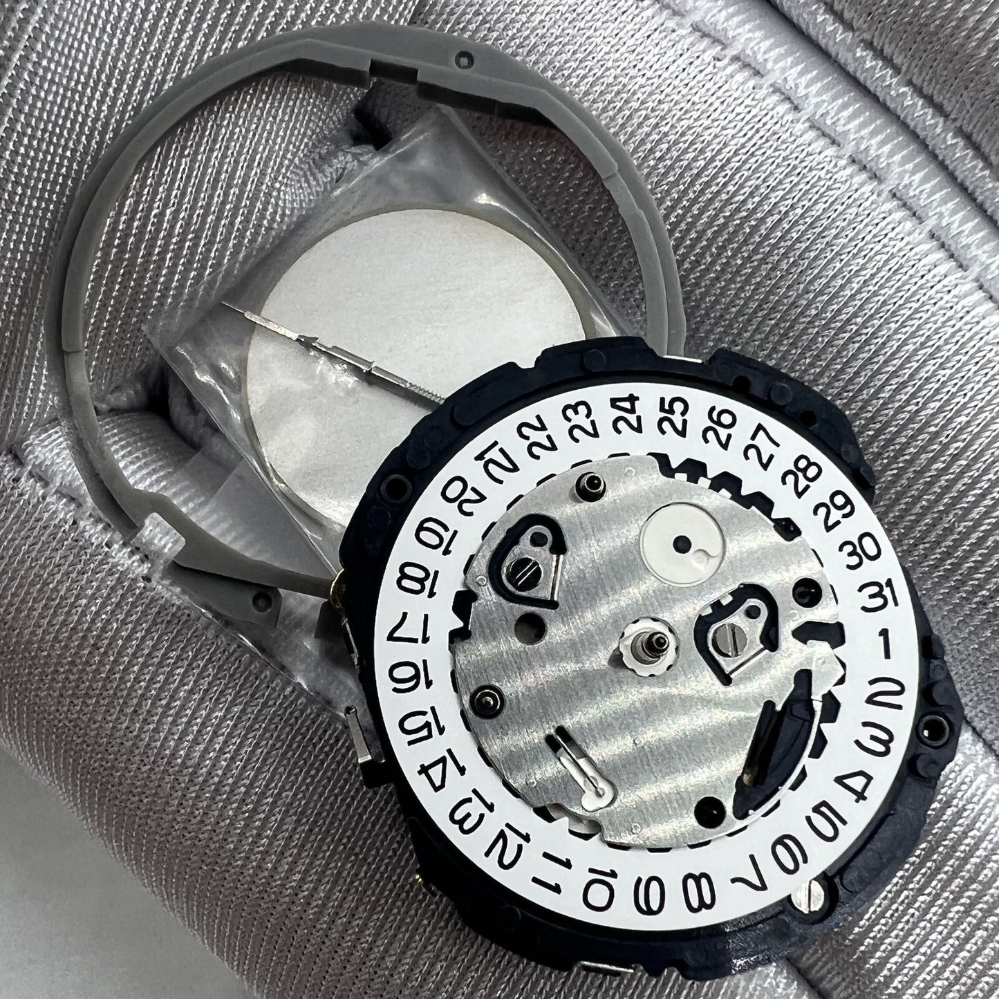 Hattori Epson TMI YM64A quartz watch movement, Japan made for precise timekeeping.