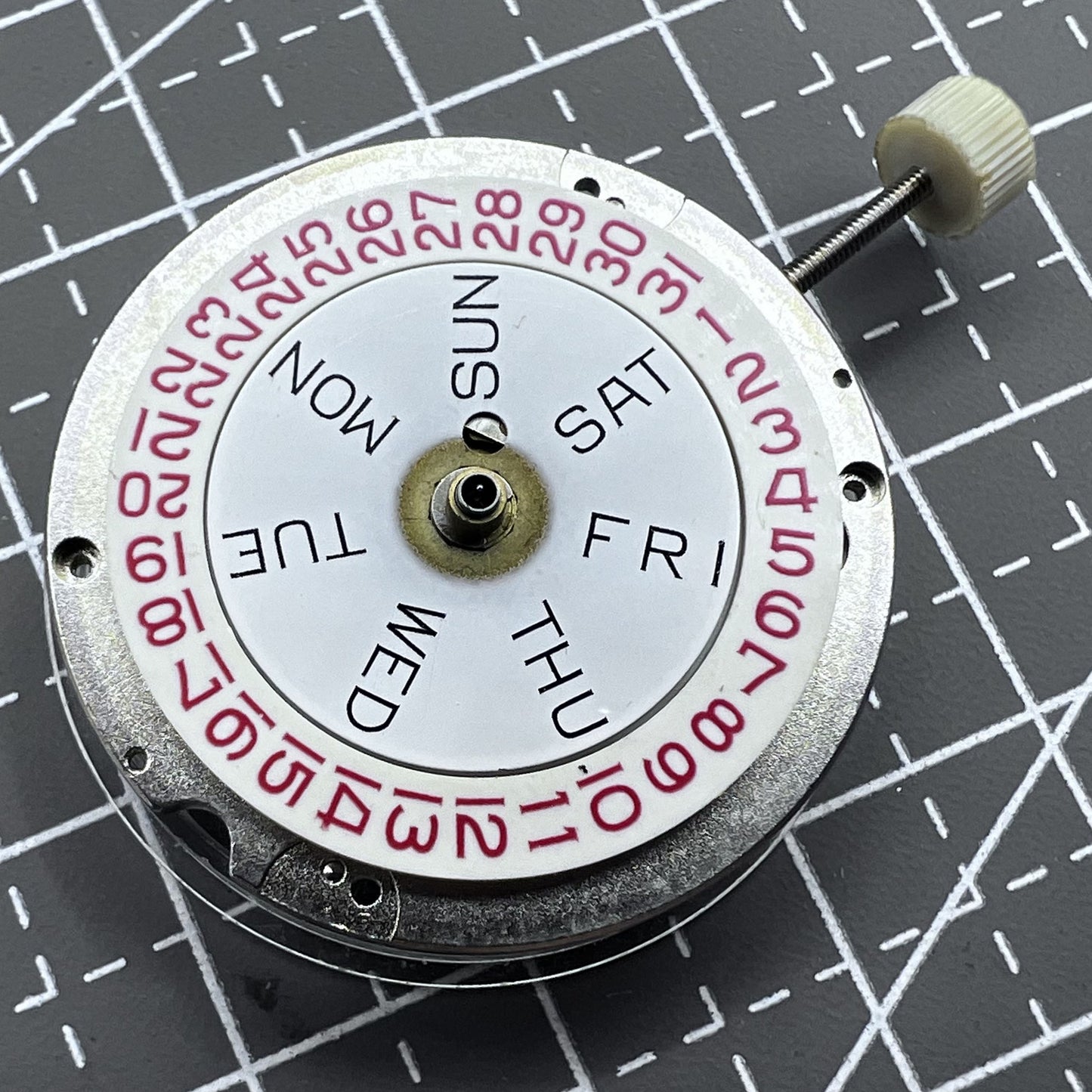Manuelle Aufzugsuhr mit Swiss RONDA MATIC 1217-21 Uhrwerk, detaillierte Zerlegung und mechanische Bauweise.