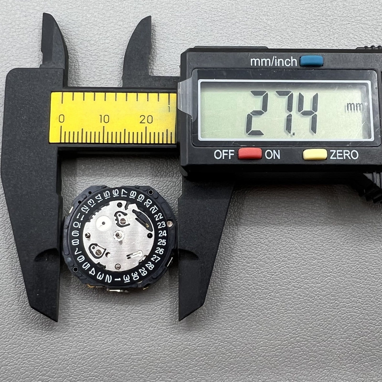 Seiko V174A Quartz watch movement, precision timekeeping with Japanese craftsmanship.