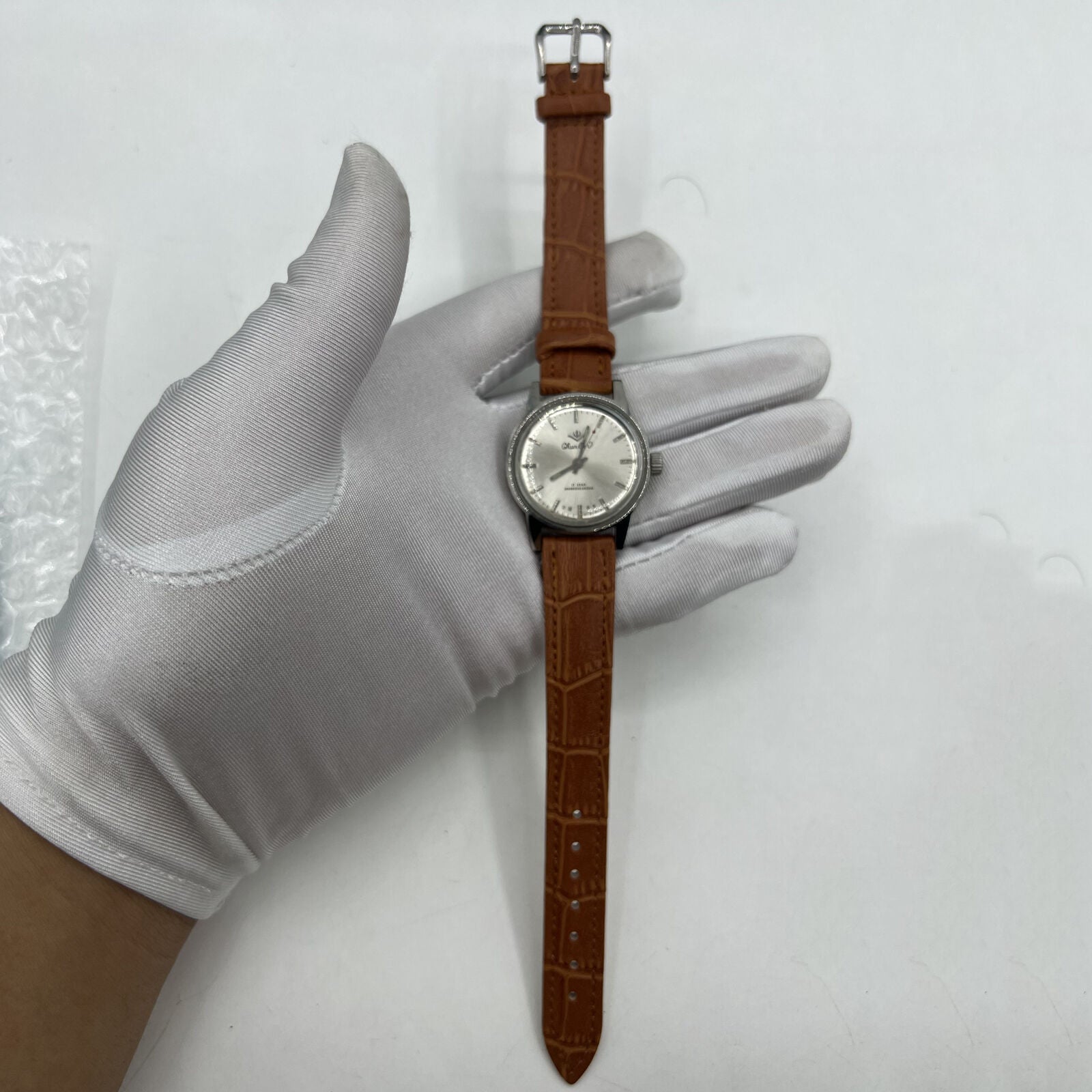 Chunlan 32mm light brown leather watch with silver dial, 17-jewel manual mechanical movement.