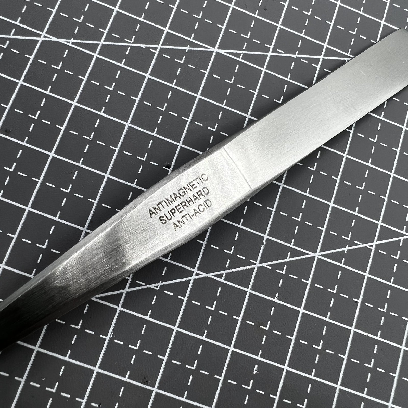ST16 Antimagnetic tweezers made of super-hard acid-resistant stainless steel for precise watchmaking tasks