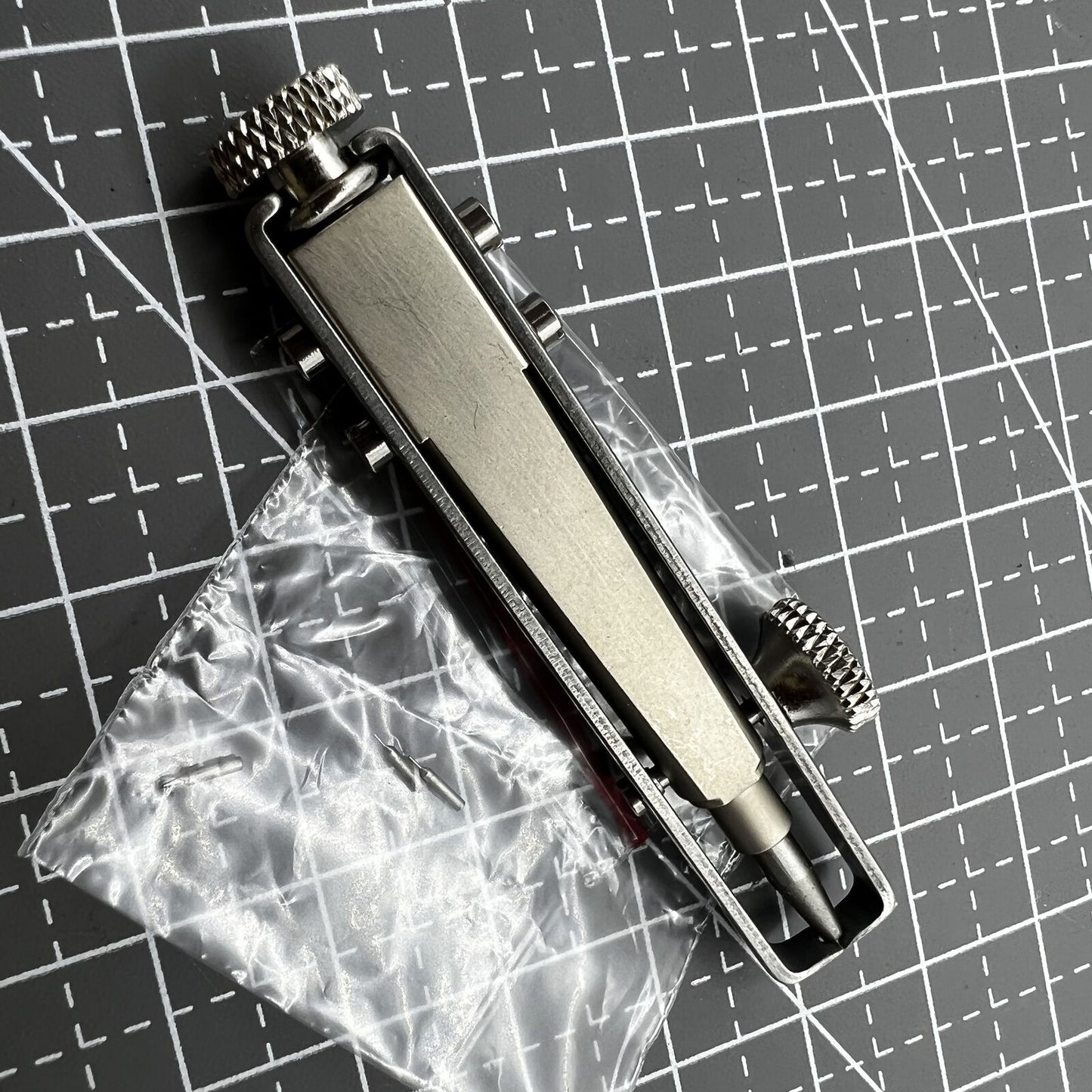 Outil pour retirer les aiguilles des montres du mouvement Eta 7750, grande aiguille des secondes, pince 