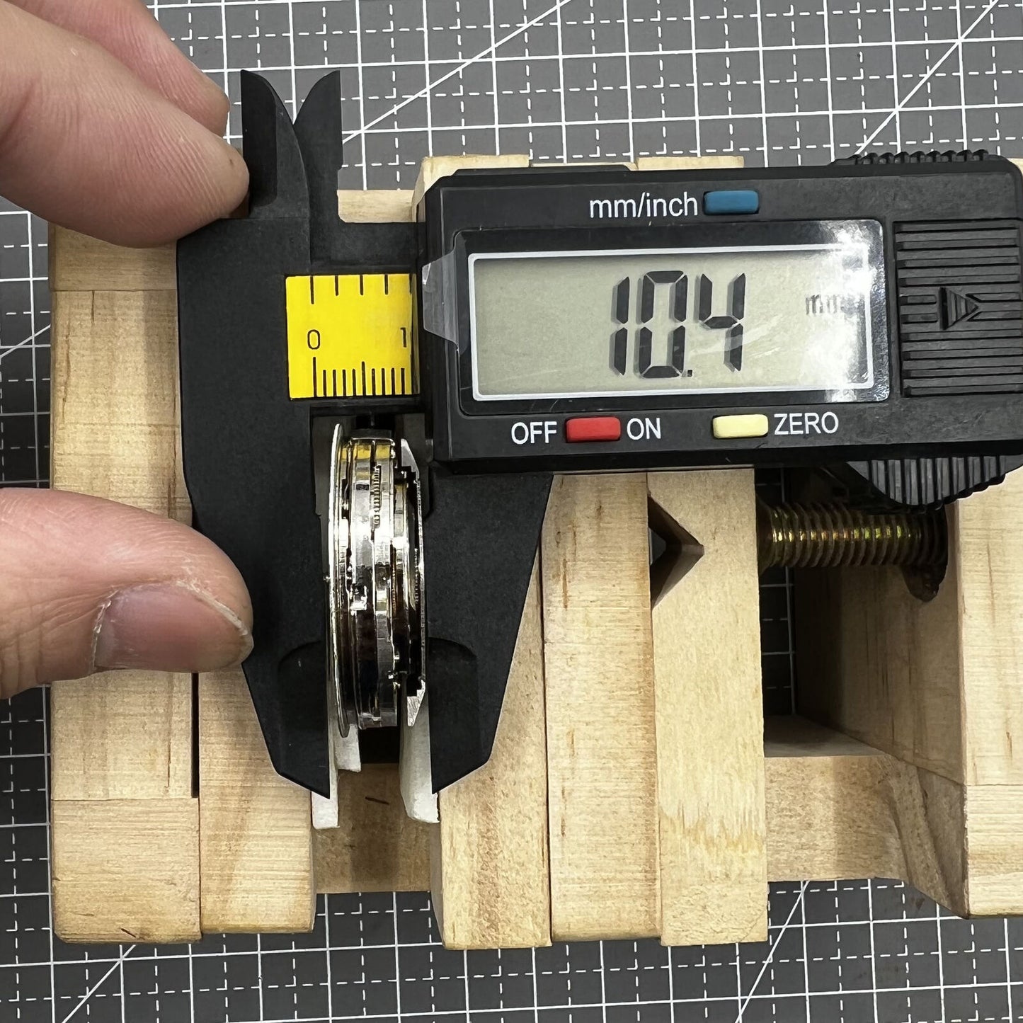 Dandong 7750 mechanical watch movement displaying small seconds at 3, 6, and 9 o?clock, no calendar feature.