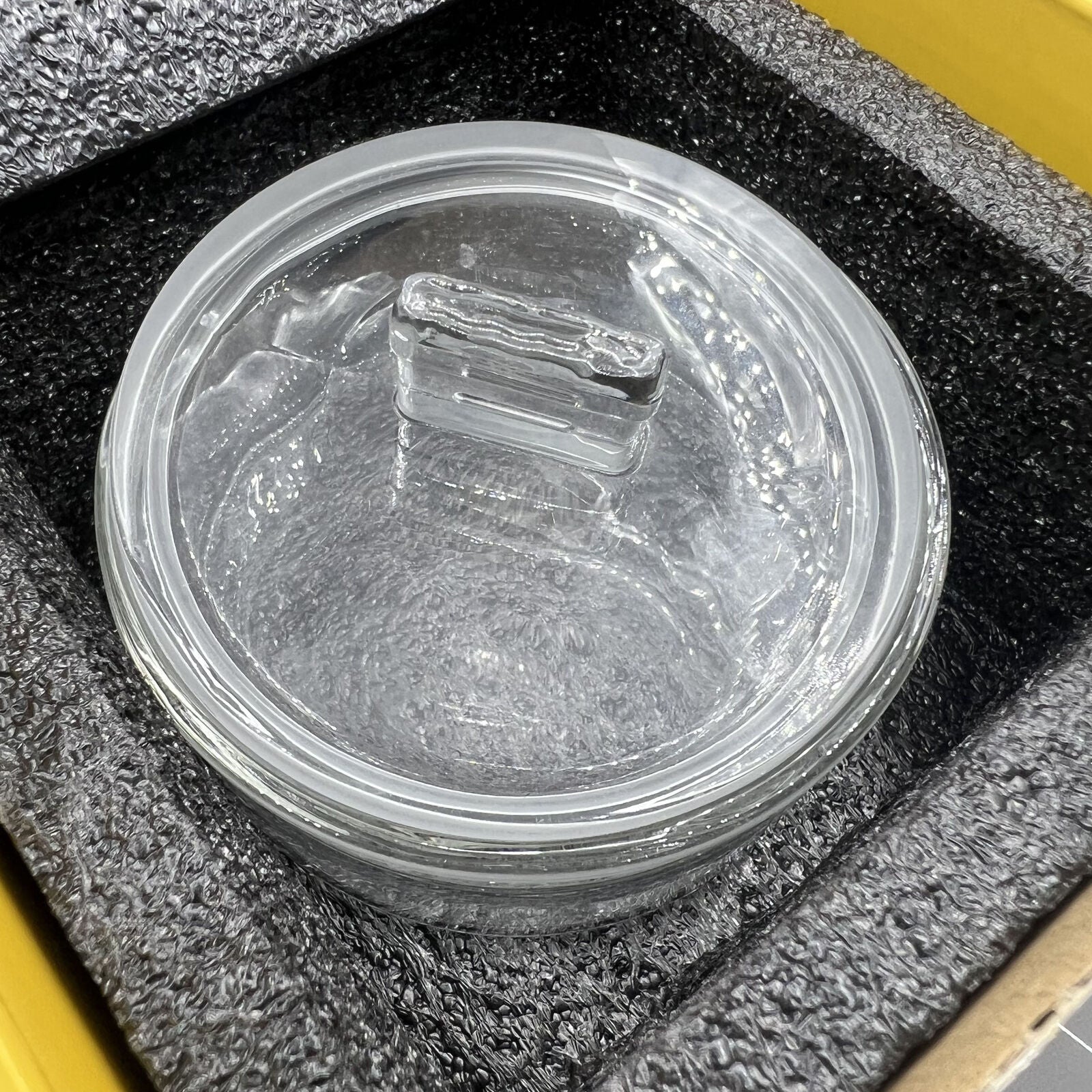 Oil benzine cup 70/80x35mm with anti-leak cover, ideal for precise watch repair tasks.