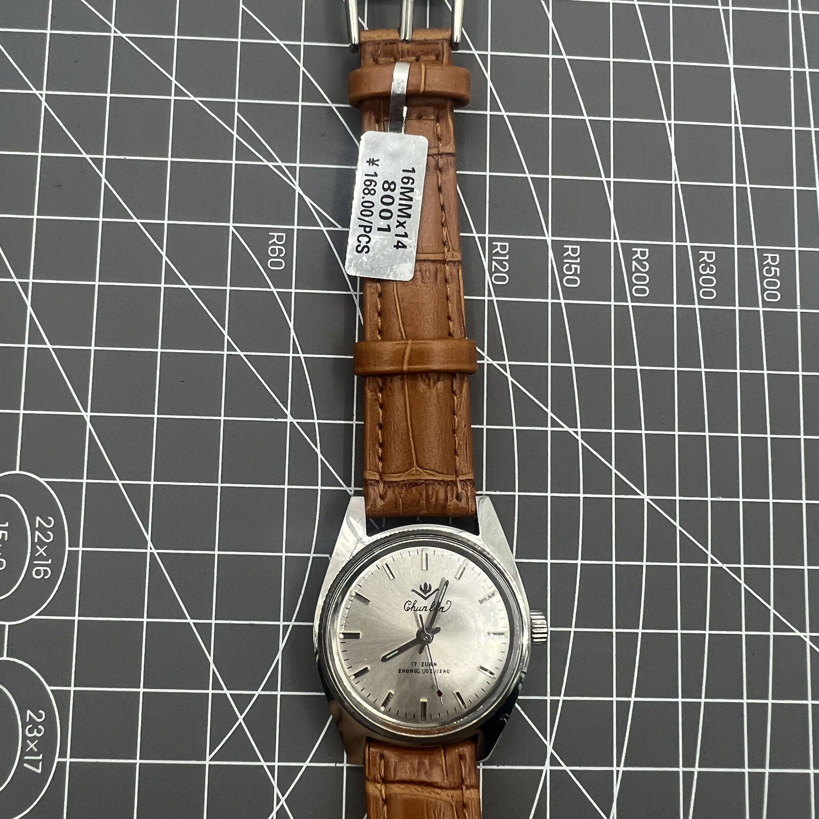 Chunlan 32mm manual mechanical watch with silver dial and 17-jewel precision movement.