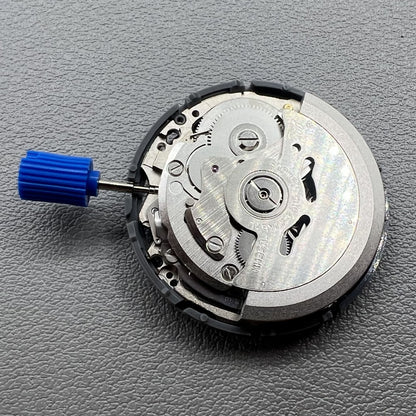 Seiko NH35 Automatik Uhr mit schwarzem Zifferblatt und Datumsanzeige, Krone bei 3:8 Uhr