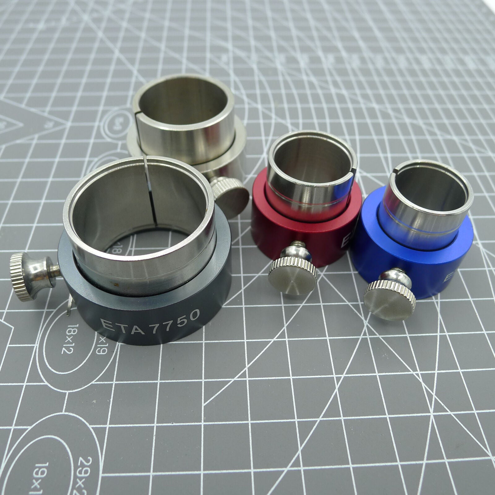 Reversible movement holder with knob, fits ETA 2671/2824/2836/2892/2000/7750 for accurate watch repairs.