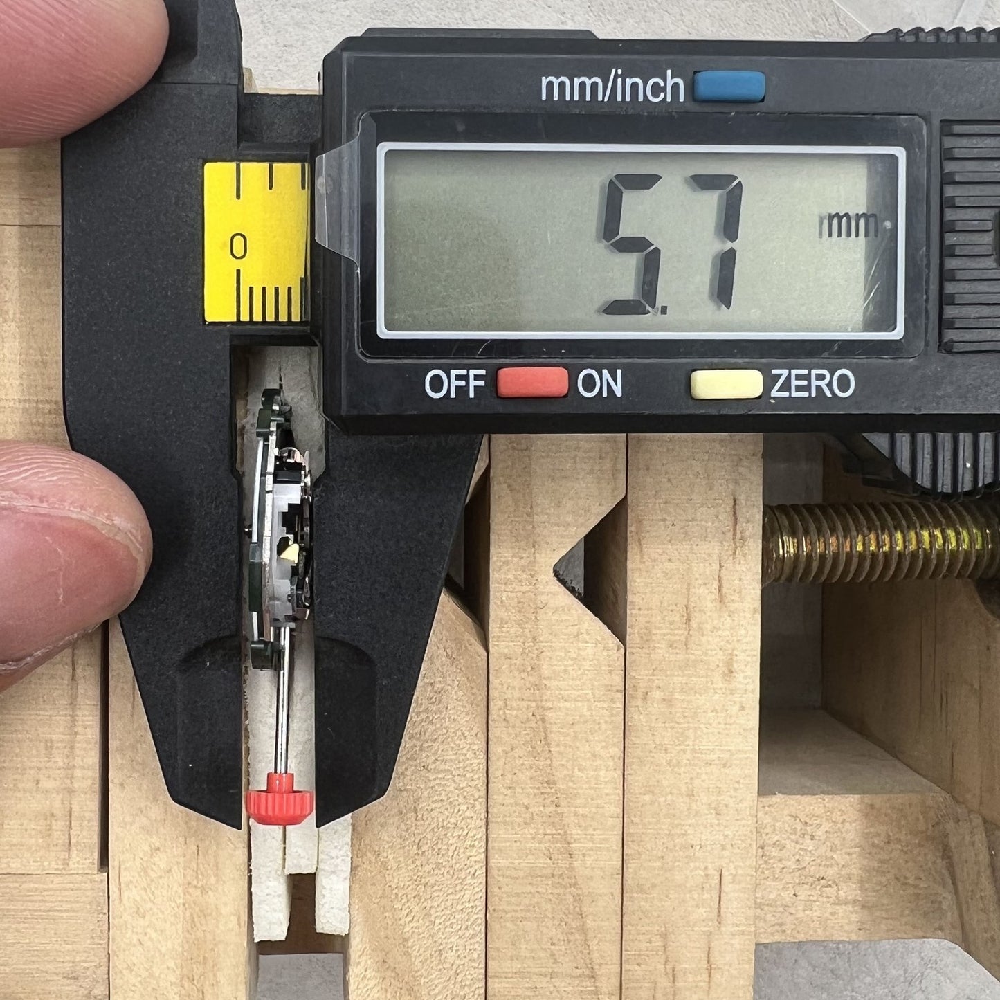 2 pièces Japon Miyota 2115 Mouvement de quartz Date de calendrier à 3