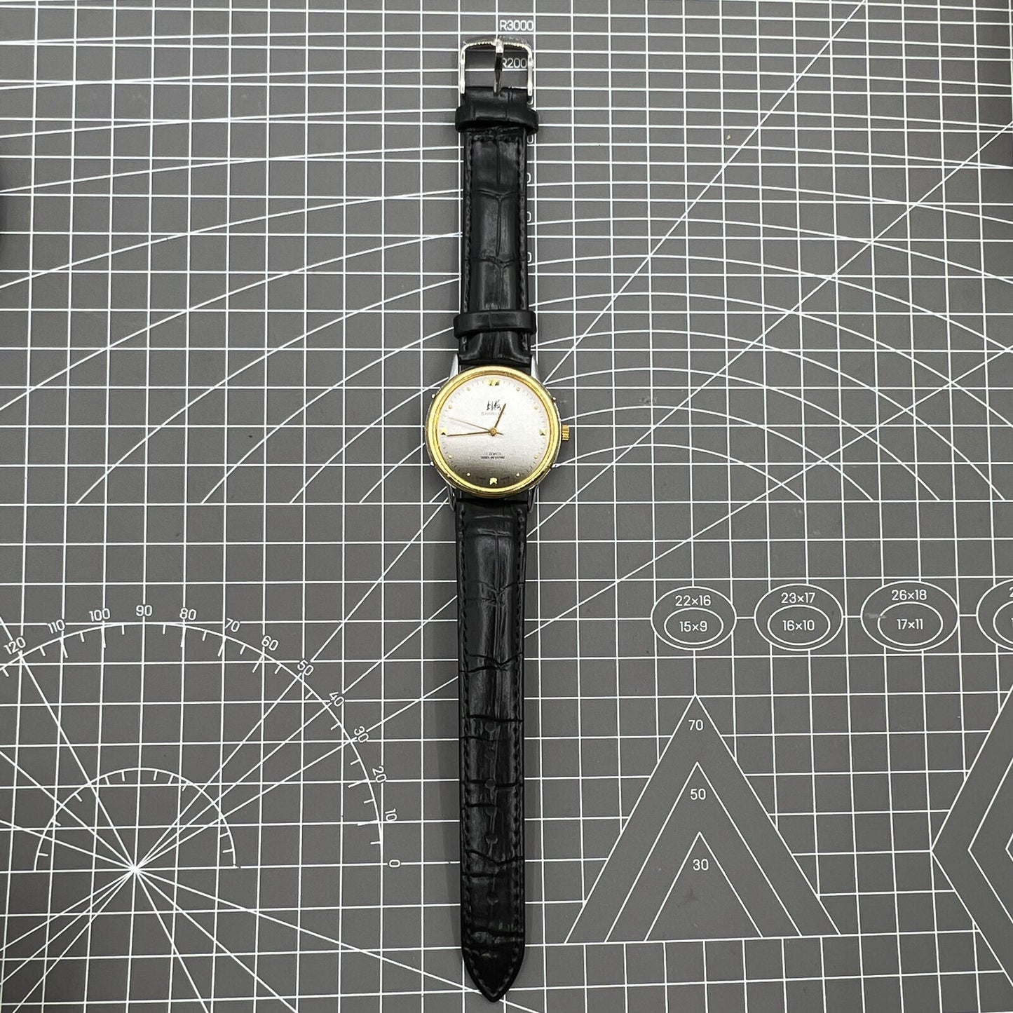 37mm Shanghai manual mechanical watch with gradient grey dial, 17 jewels, classic timepiece for everyday wear.