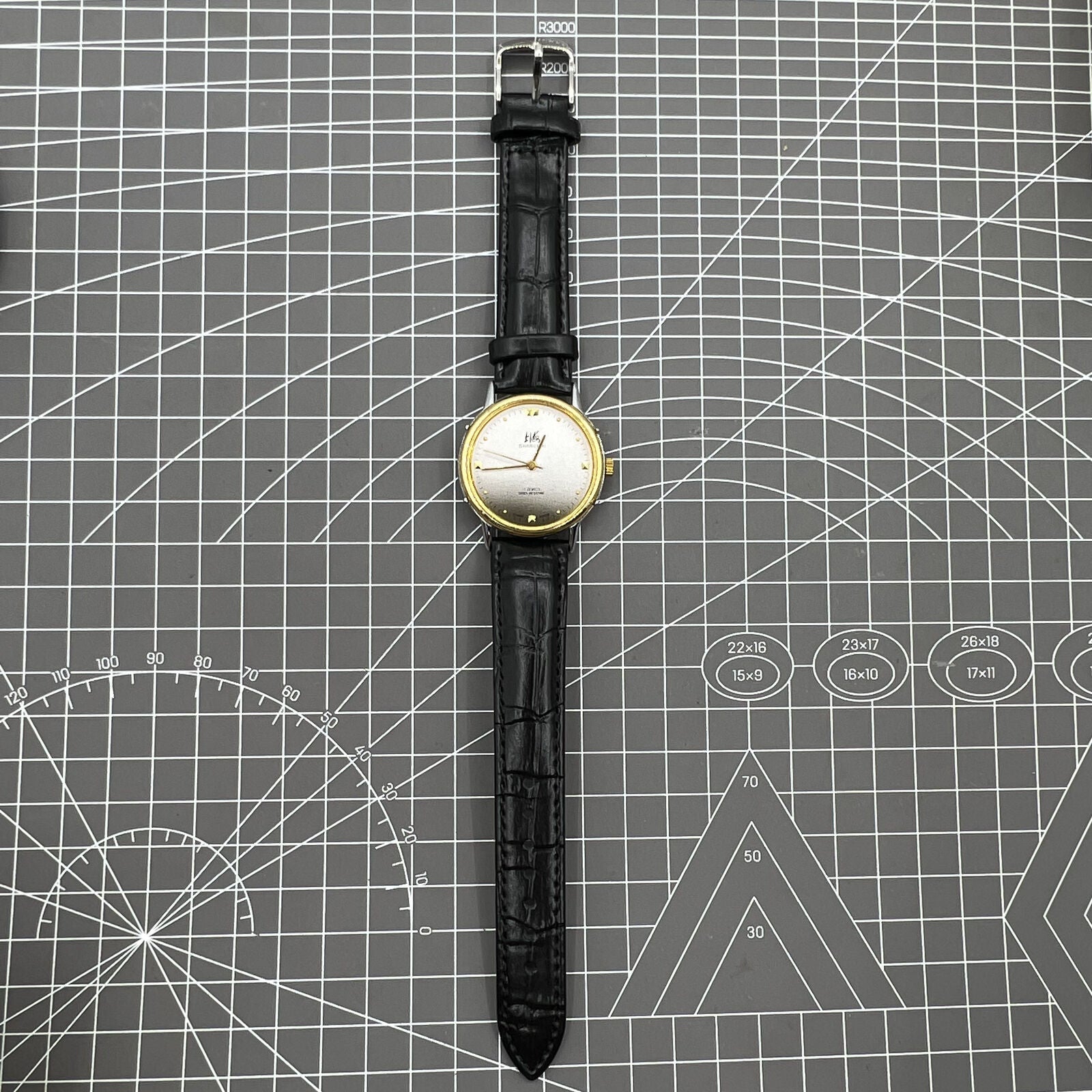 37mm Shanghai manual mechanical watch with gradient grey dial, 17 jewels, classic timepiece for everyday wear.