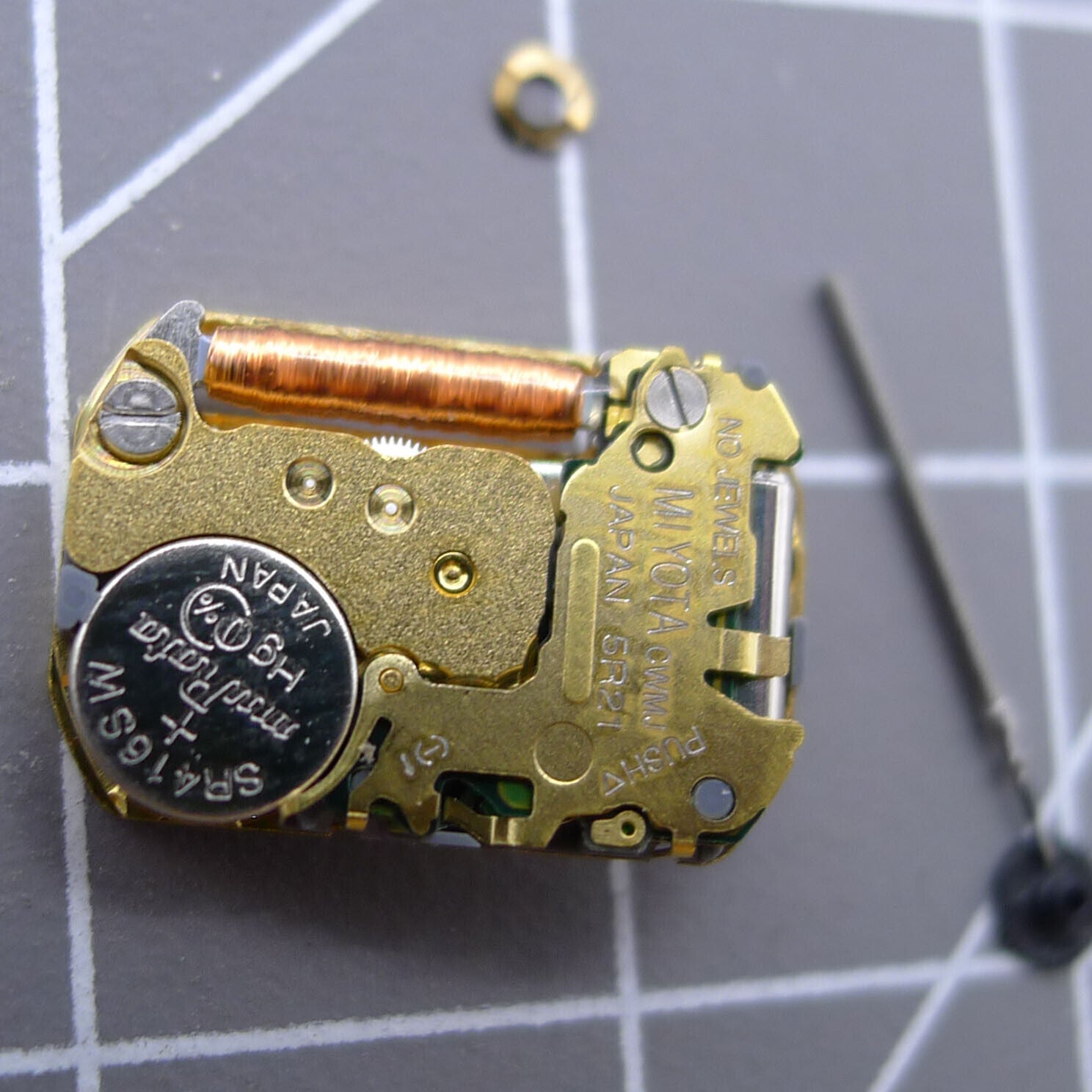 Japan Miyota 5R21 quartz watch movement, precise and reliable mechanism for quality watch repairs and accessories.