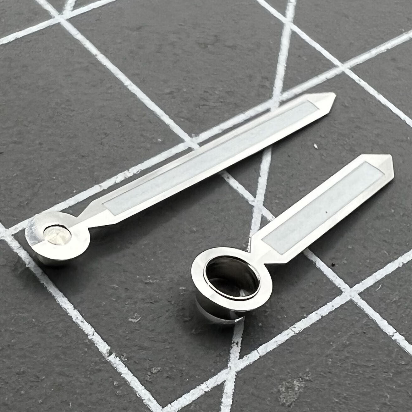 Silver-trimmed luminous green watch hands for ST3600/ST3620, ETA6497/6498 movements, precision fit.