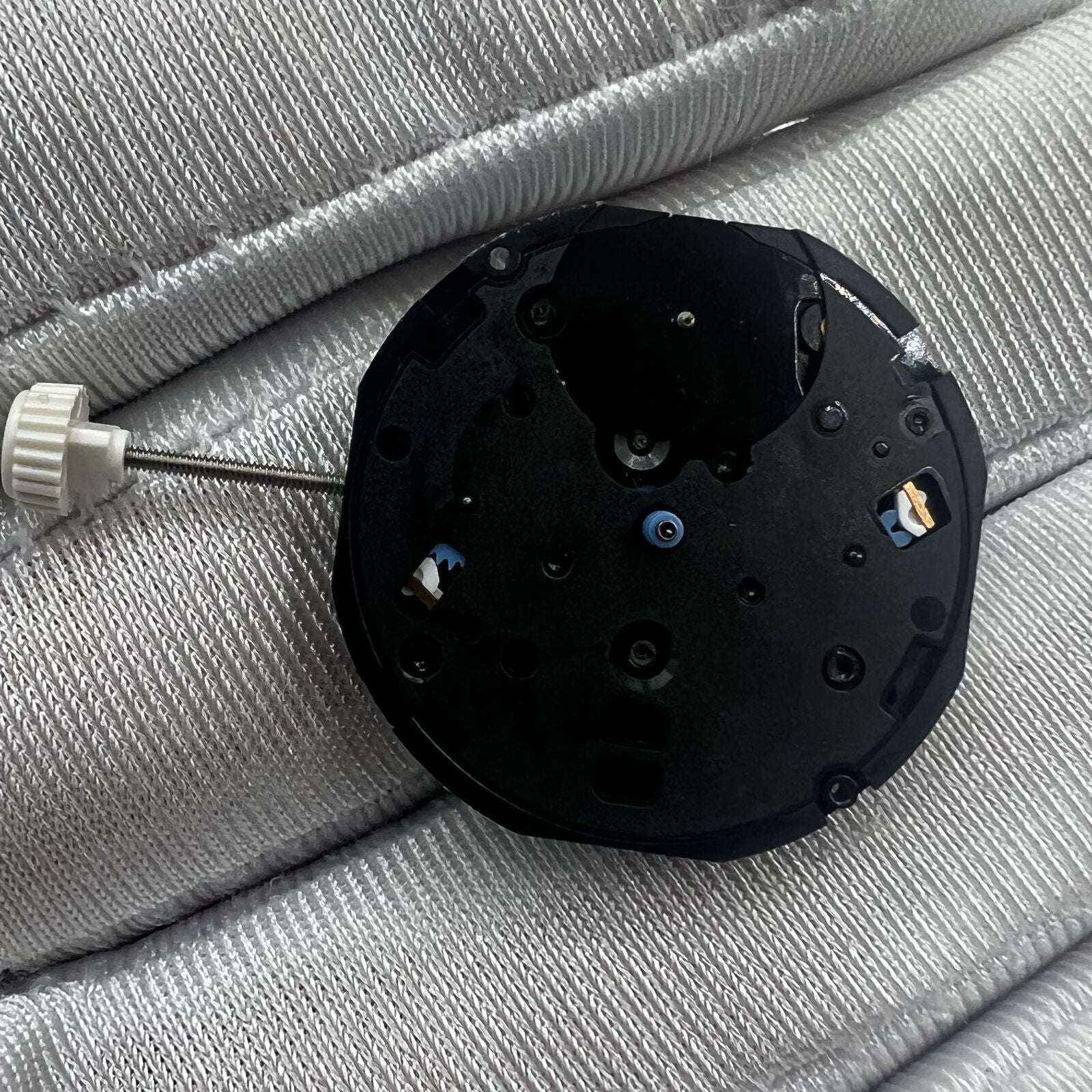 Sunon PE80 quartz watch movement with three hands and small seconds at 3, 6, and 9 positions, precise timekeeping