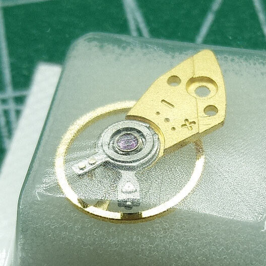 Golden complete balance wheel with splint for Miyota 8205 8200 movements, Wholesale Japan quality.
