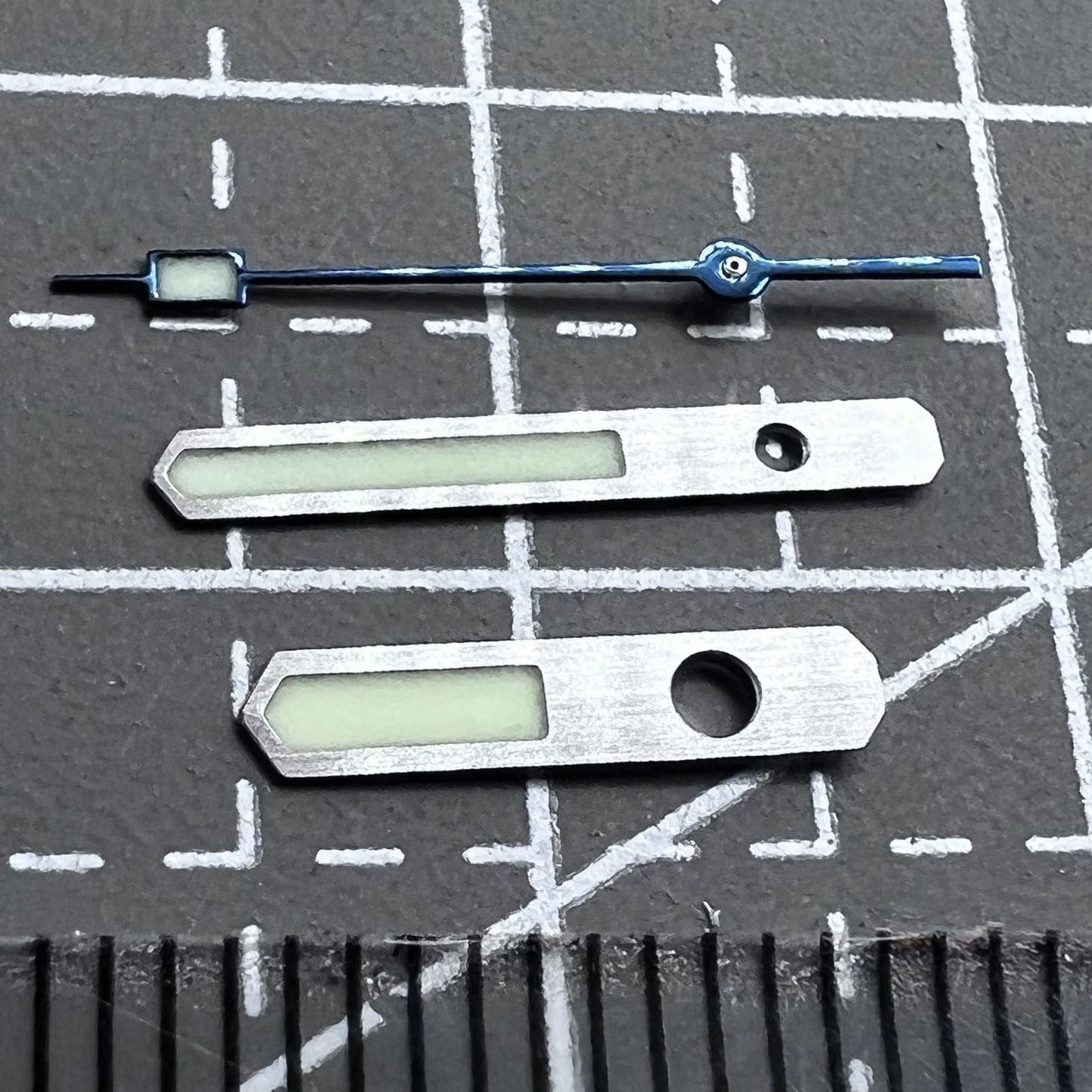 Blaues mattes Sekundenzeiger Set mit grünem Leuchtmittel für SPB143J1 NH35 NH36