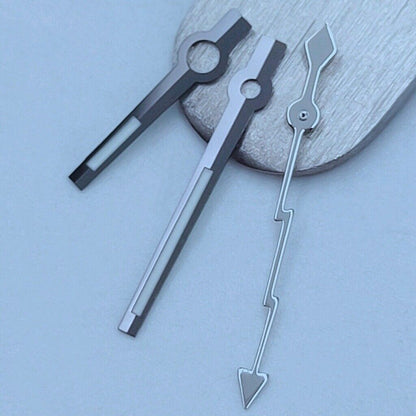 Schwarzes Zifferblatt mit silbernen Zeigern, 2er Set f�r NH35 NH36 Uhrwerk von Schwarzes Design, ideal f�r Uhrenreparatur und Individualisierung.