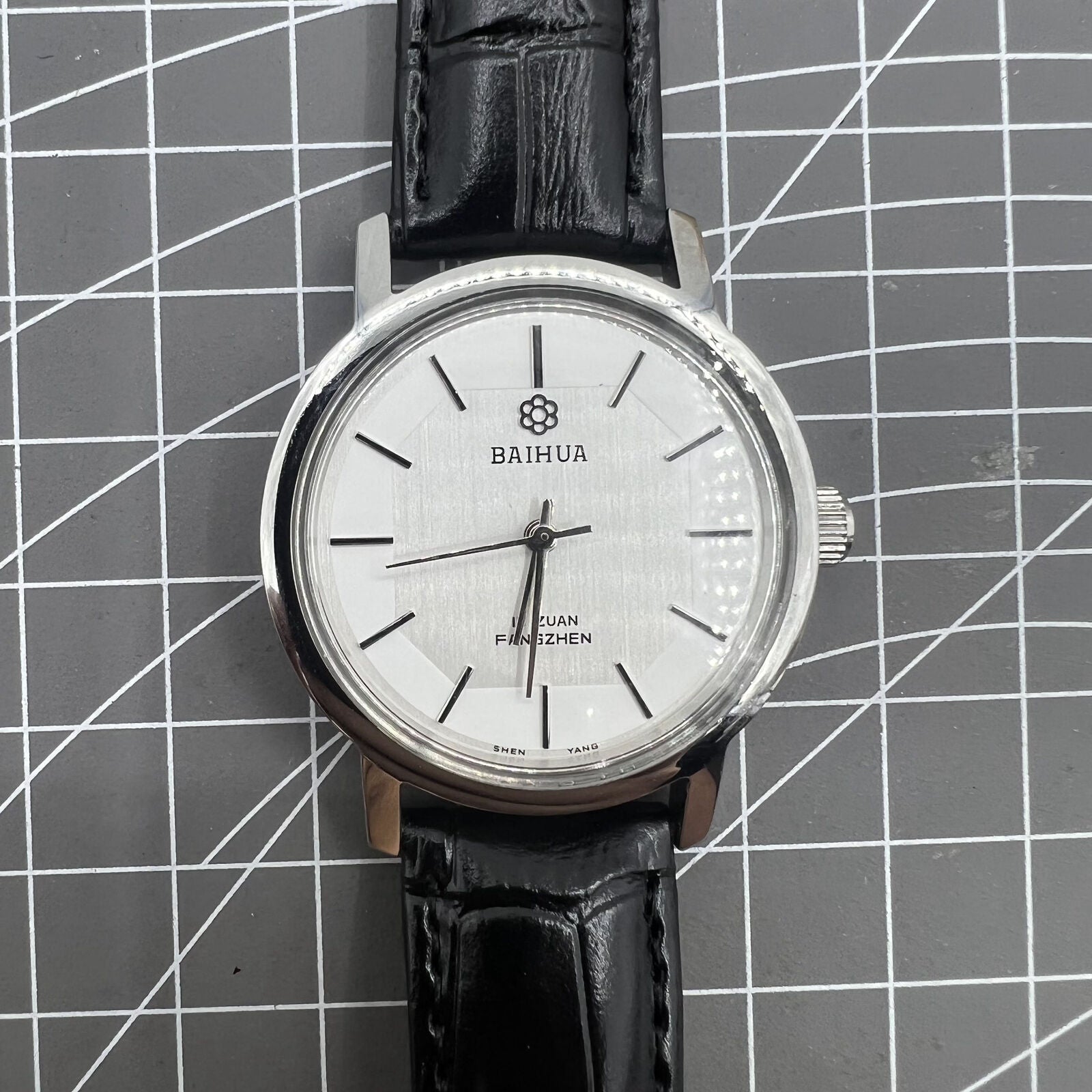 Baihua 37mm manual mechanical watch, silver dial, 19 jewels, shock-resistant for lasting durability.