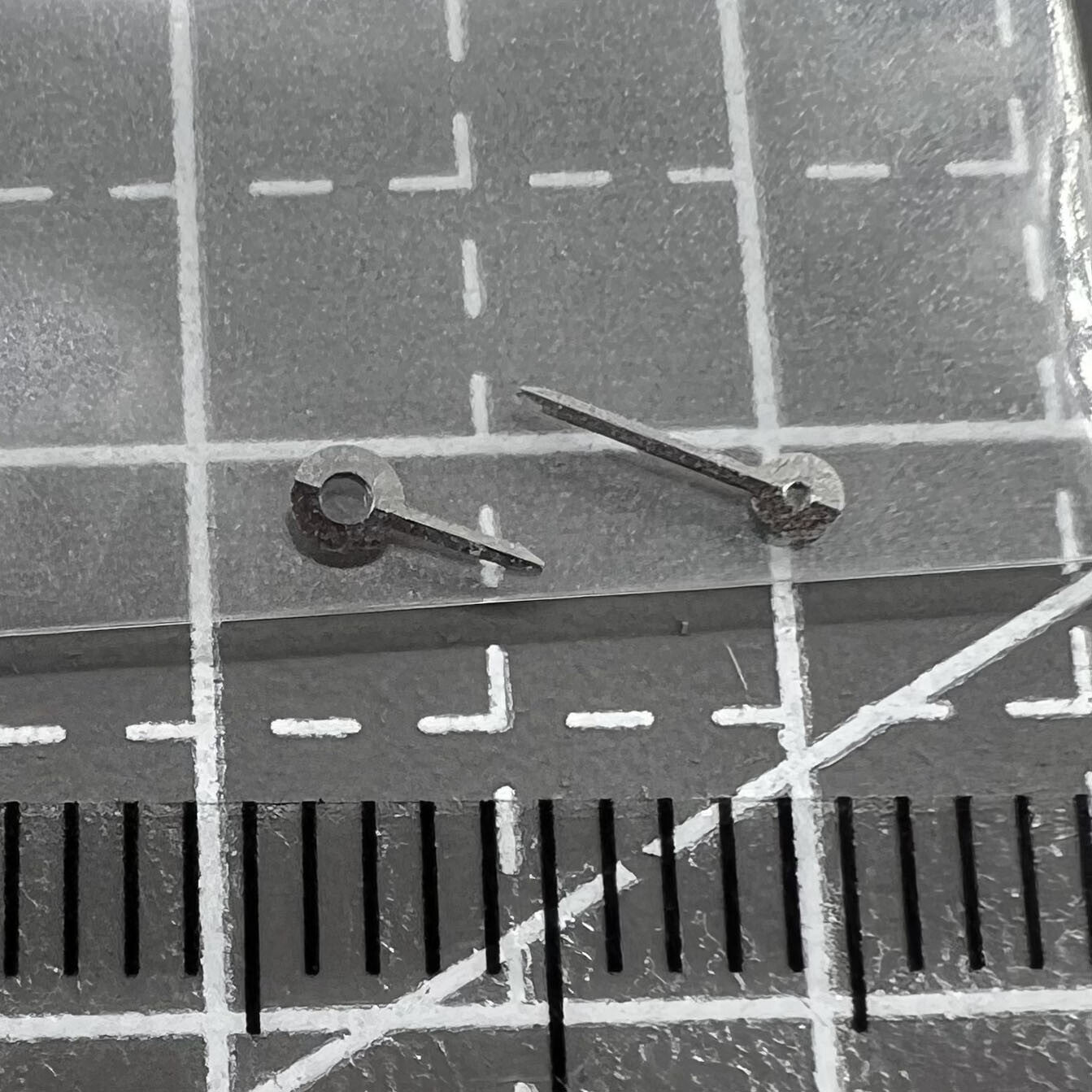 Silver watch hands set for Hattori Epson VX10 movement, 3.5X5.0mm, perfect for watch repairs and accessories.