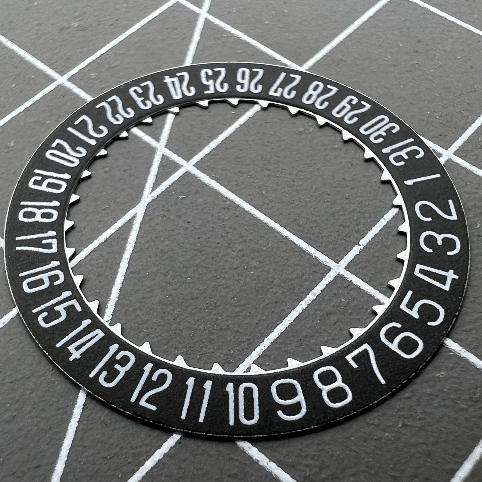Japan-made black date disk wheel for Miyota 9015 watch movement, date display at 6 o'clock.
