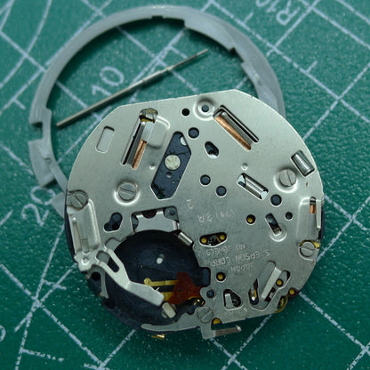 Hattori Epson TMI YM12 quartz watch movement, Japan-made for precise timekeeping and repairs.