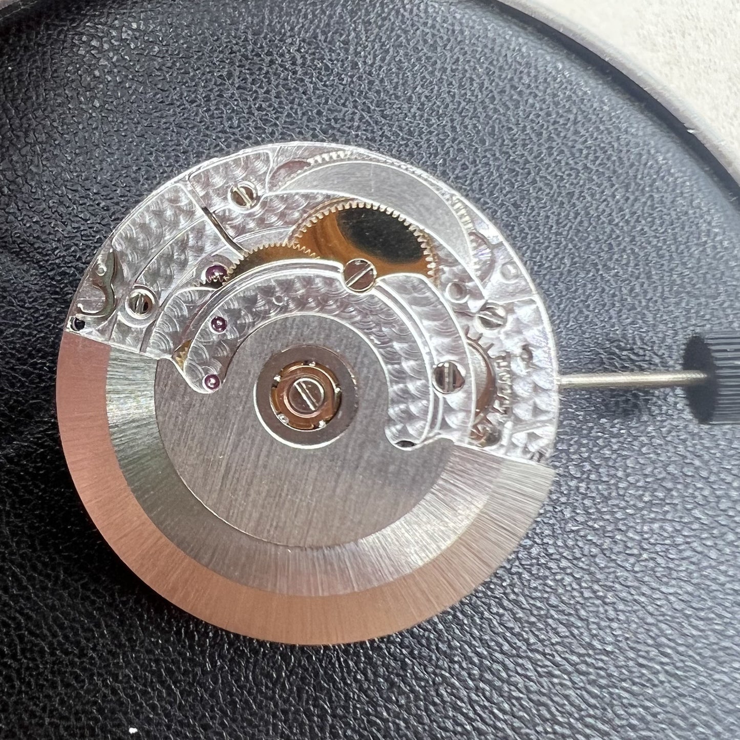 Dandong 2824 Automatikmechanik mit Mondphasenanzeige bei 6 Uhr