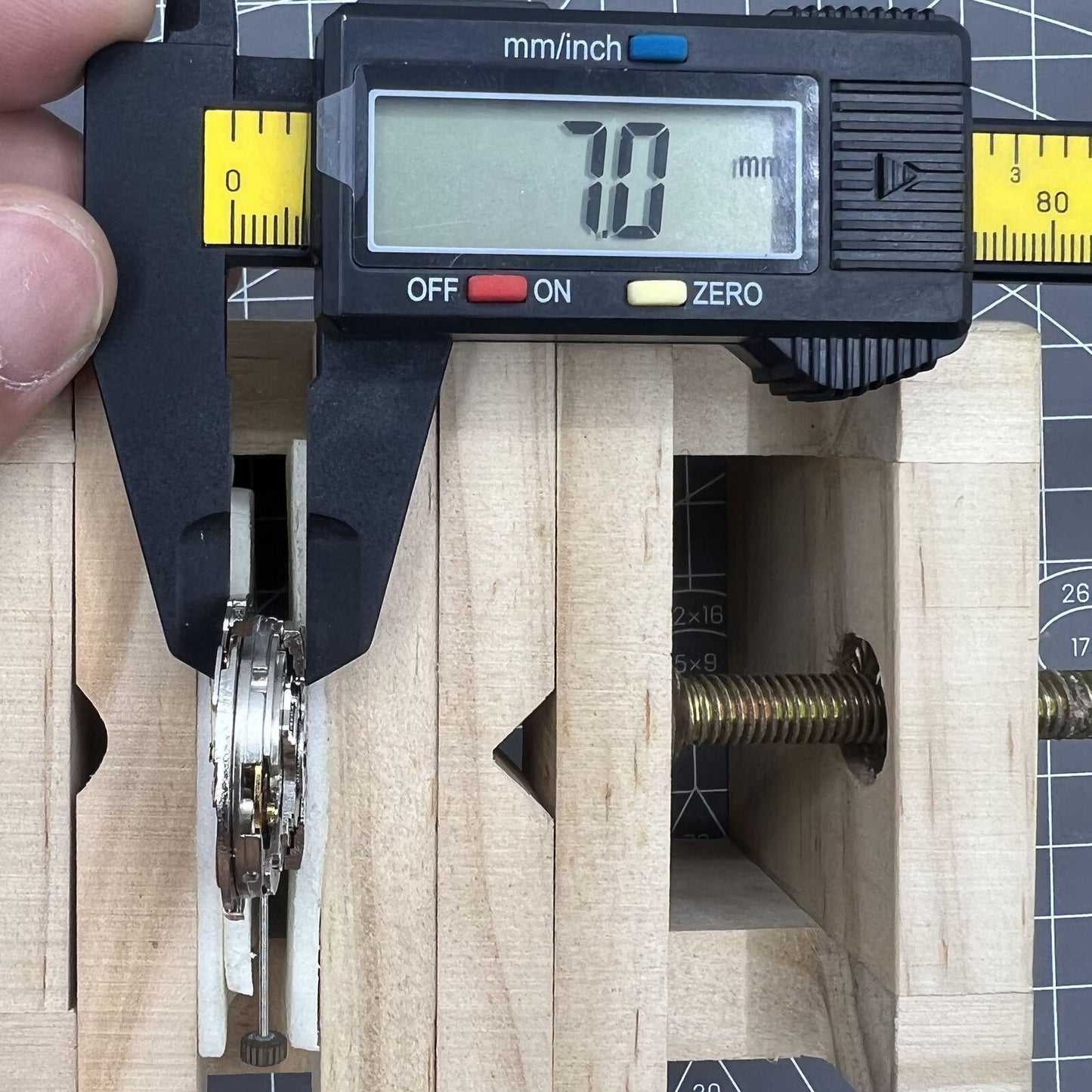 Hangzhou Made 2824 Big Date automatic watch movement highlighting precise mechanical craftsmanship for luxury watches.