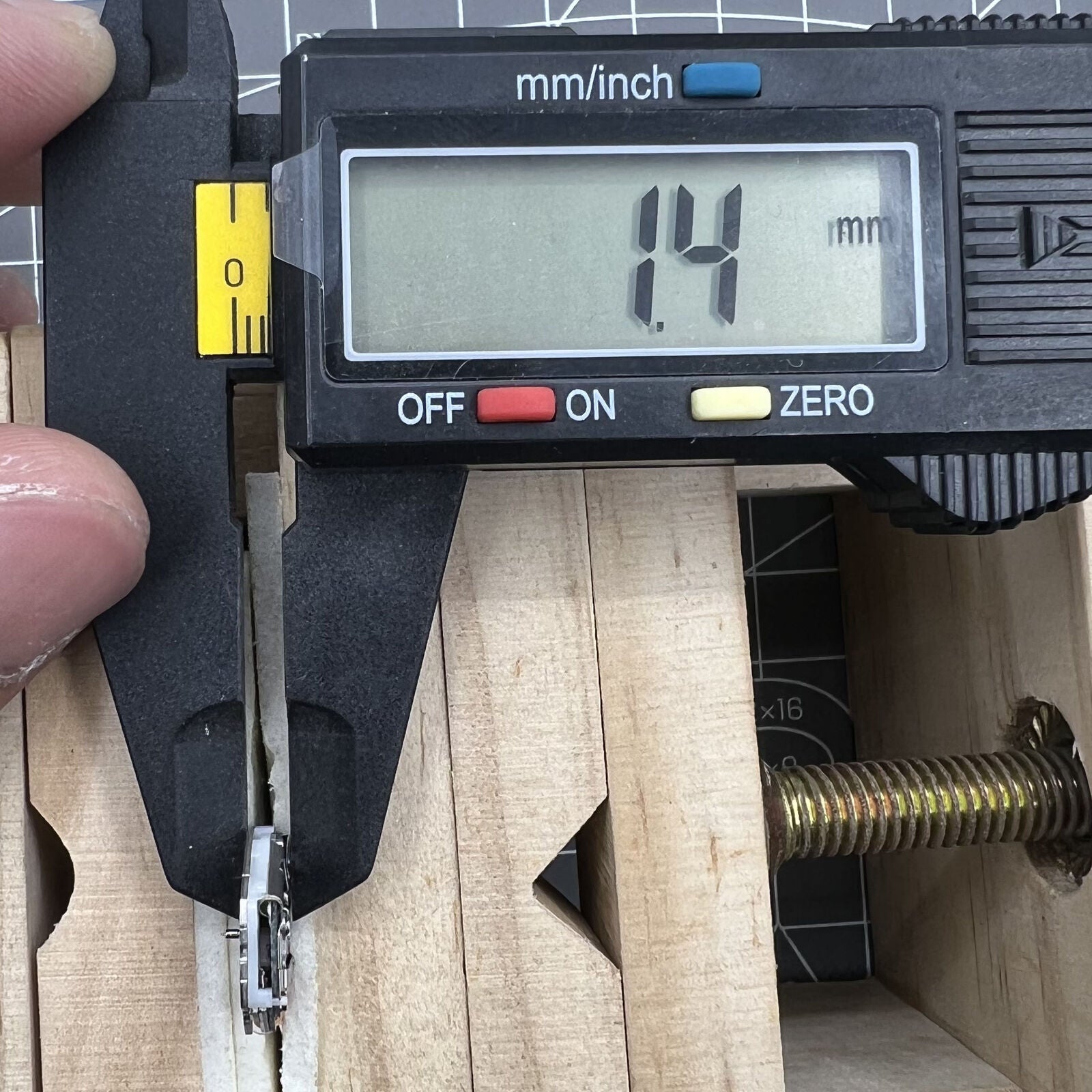 Miyota 2036 quartz movement with three hands and high pinion, ideal for accurate watch repair and customization.