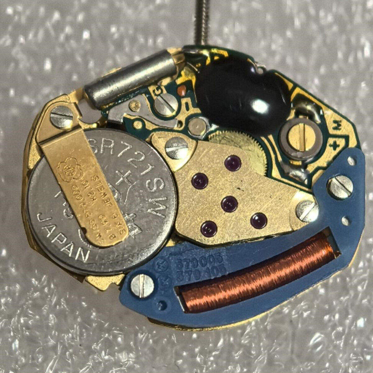 Swiss Made ETA579.005 quartz movement watch repair part, 2/3 hands, precision Swiss craftsmanship.