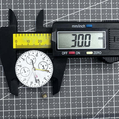Mechanisches China 7750 Uhrwerk mit kleiner Sekunde, Datum und Stundenziffern 6, 9, 12 Uhr f�r Uhrzubeh�r.