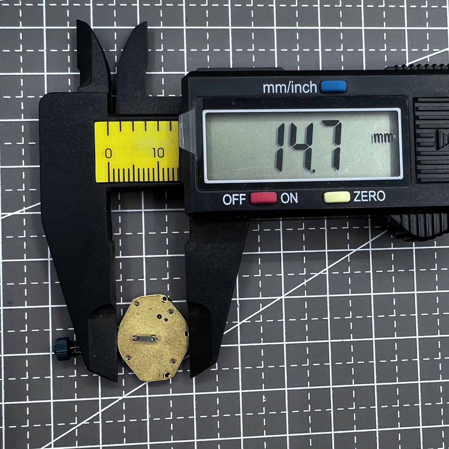 Quarzwerk Swiss Ronda 1069 goldbeschichtet, langlebiges Uhrwerk Ersatzteil f�r pr�zise Zeitmessung