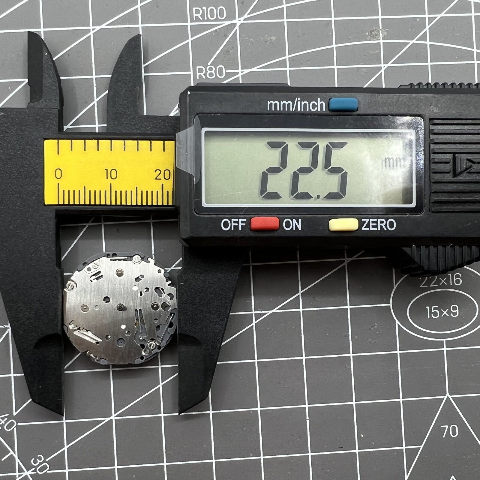Japan-made Hattori Epson TMI VH63A quartz watch movement, precise timekeeping for watch repairs and accessories.