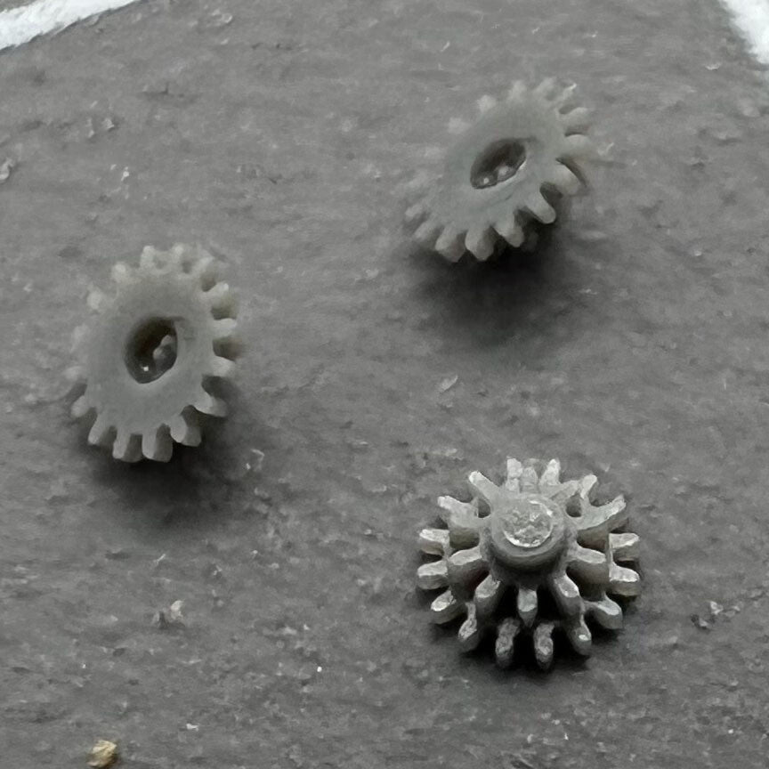 Five-date intermediate wheels set compatible with NH05 NH06 movements