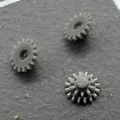 Five-date intermediate wheels set compatible with NH05 NH06 movements