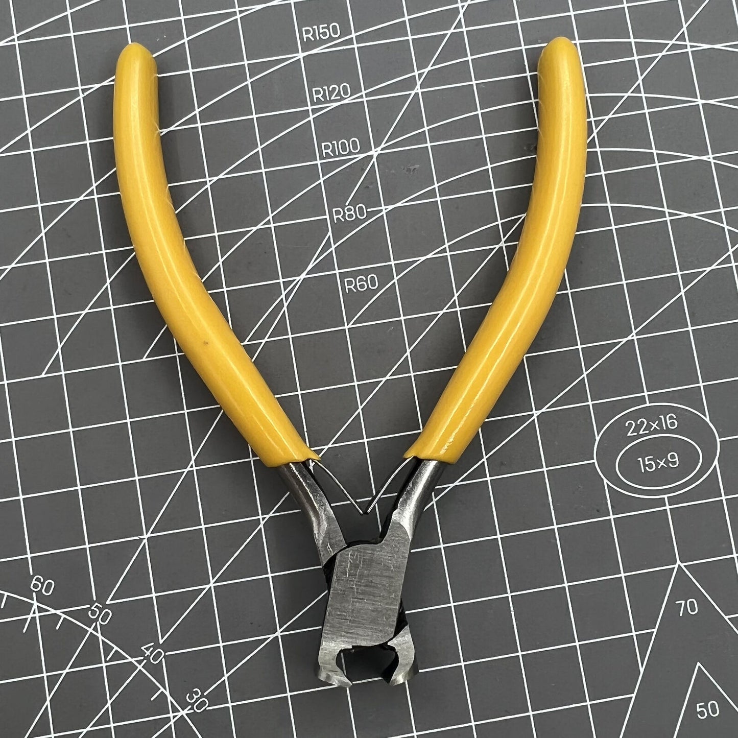 Bergeon 2628 oblique end cutting plier for precise trimming of watch accessories, Swiss made quality.