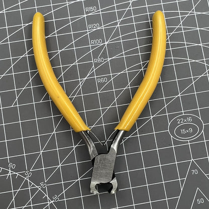Bergeon 2628 oblique end cutting plier for precise trimming of watch accessories, Swiss made quality.