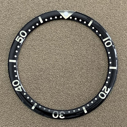 White font 39mm aluminum bezel insert with circular arc bevel for watch customization.