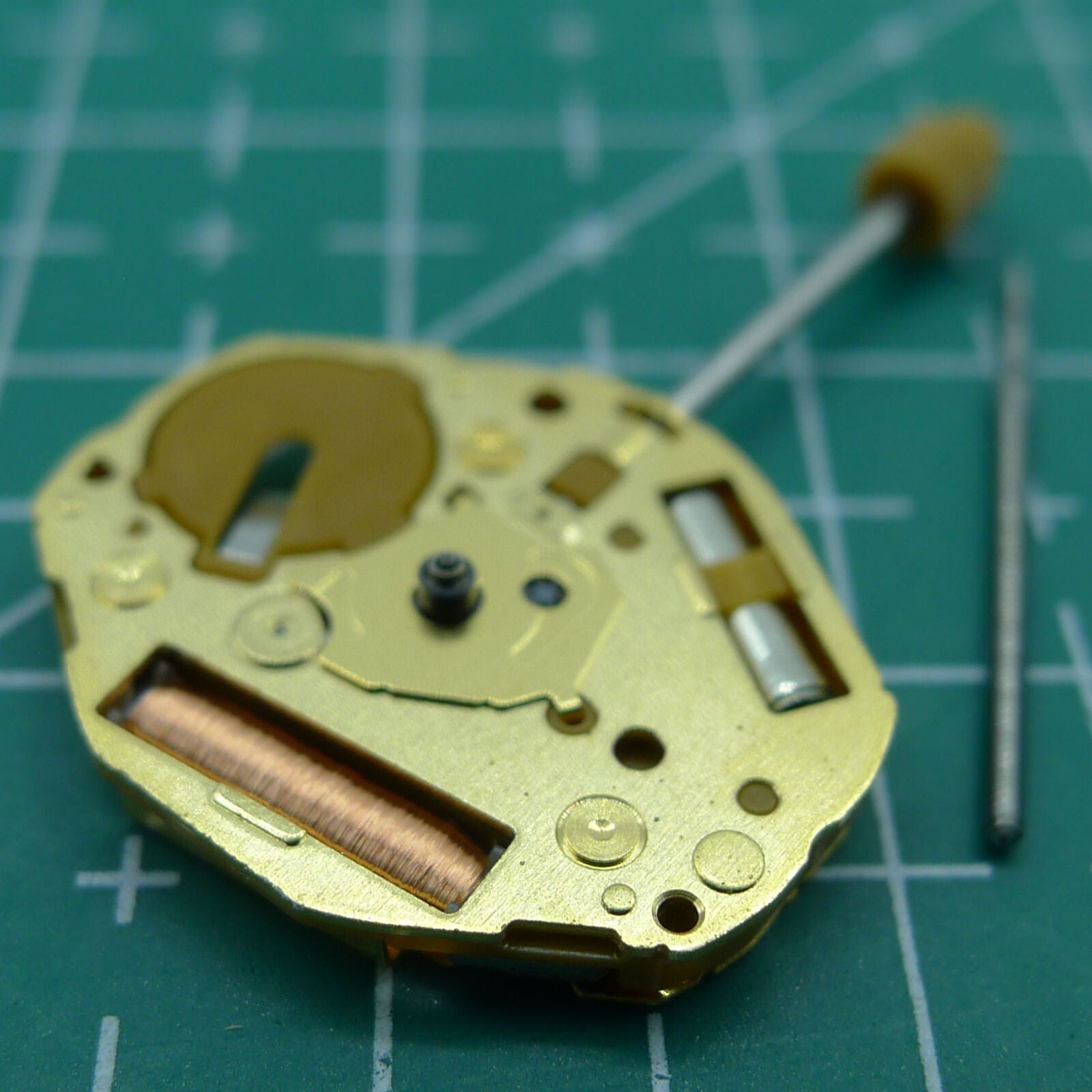 Japan-made Miyota GL30 quartz watch movement with three golden hands, precision timekeeping for accessories