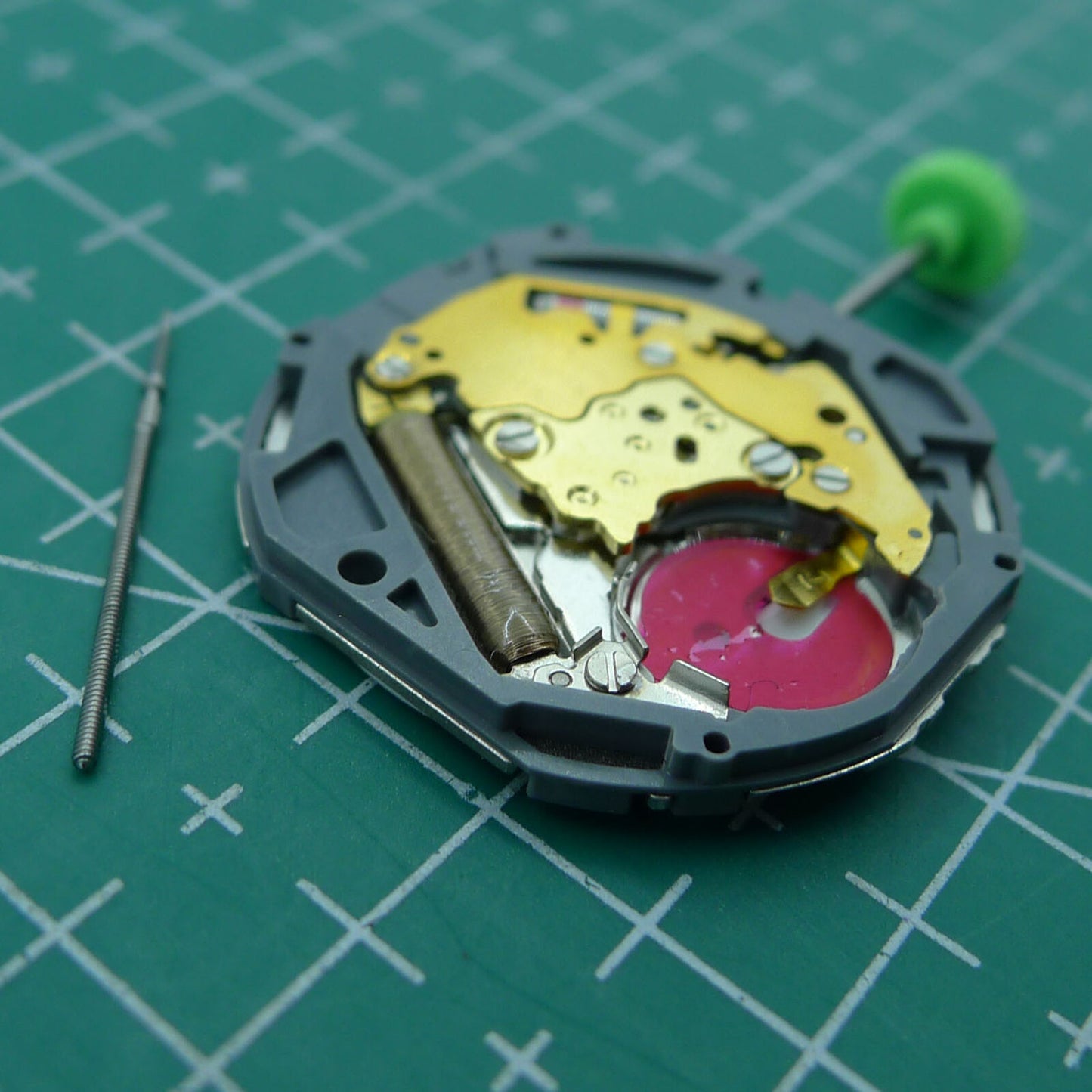 Miyota 4U74 Japanese quartz watch movement with single calendar date display at 6 o'clock for precise timekeeping.