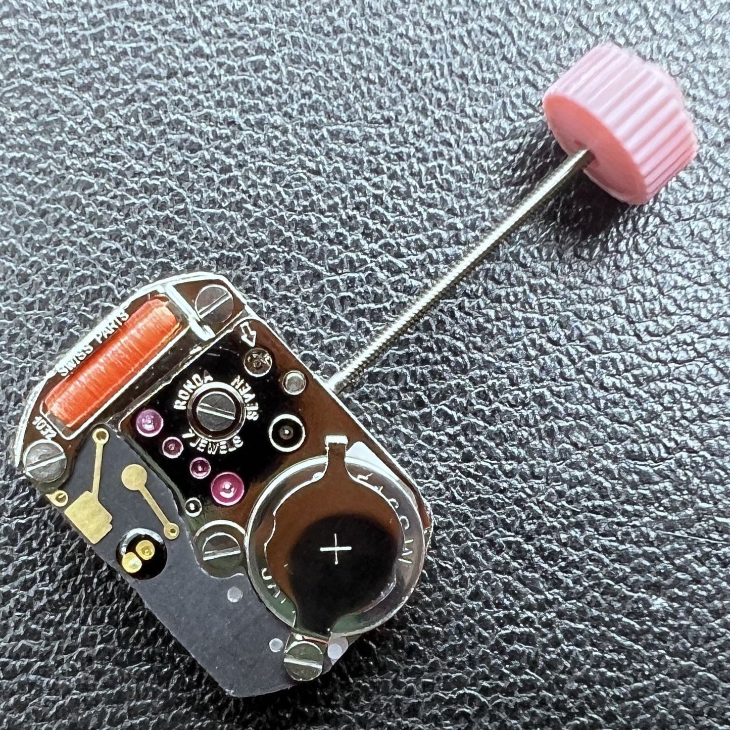 Quarzwerk Ronda 1032 732 watch movement with high hand pin HCP1 for precise timekeeping.