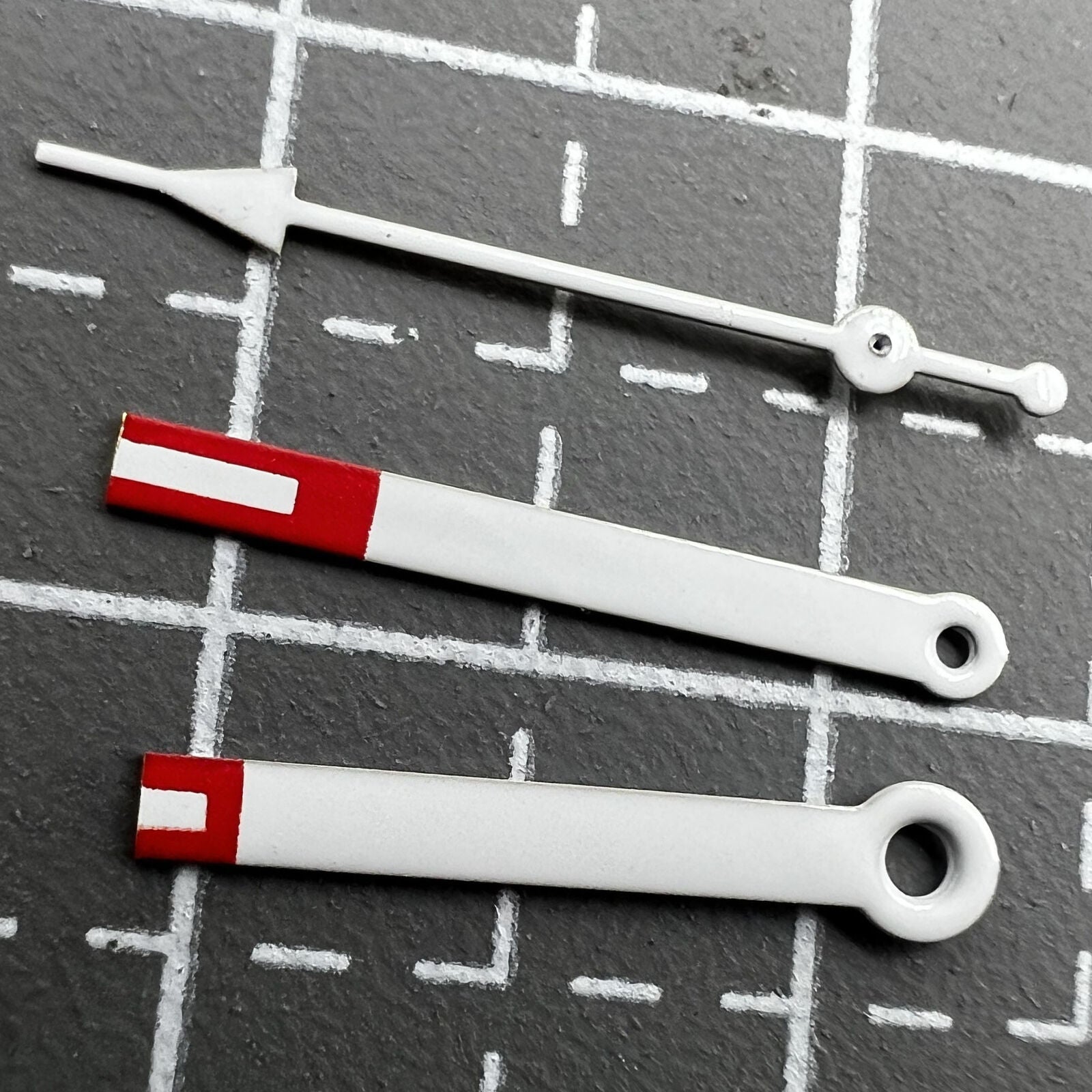 Red arrow-shaped watch hands compatible with Miyota 2035 quartz movement, sleek design by P1-H3-C35.