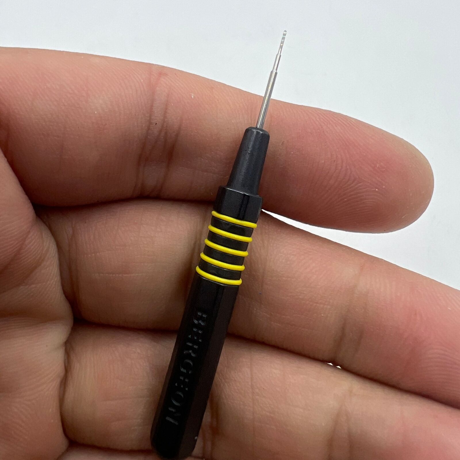 Bergeon 7013-J yellow metal dip oiler for precise watch oiling and grease application.